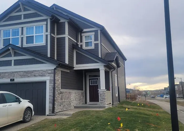 A Cozy Home Away From Home At South East Calgary