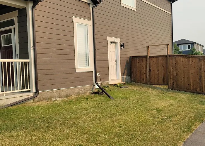 A Cozy Home Away From Home At South East Calgary